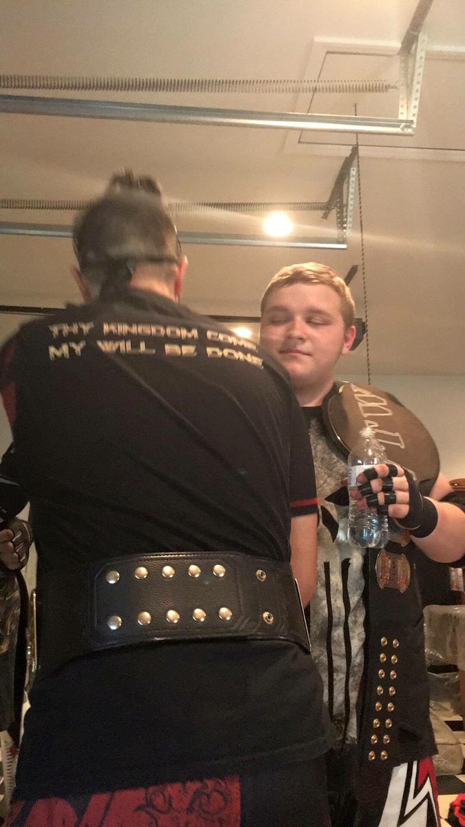ForeFatherCrede's tweet photo. Never before seen photo of myself &amp; ⁦@TheBlackOutVTW⁩ in gorilla before #BITYII classic match and a close bond we shared throughout that story. Much Love &amp; Respect. https://t.co/4zVWfcceuj