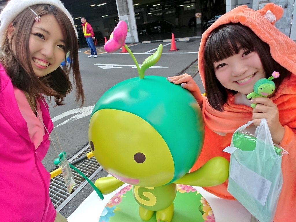 karutatatann's tweet image. キャピタル感謝祭にFunTV女子メンバーでお邪魔しました(*´꒳`*)✨

らくがきOK🙆‍♀️なタクシーに
女子3人のらくがきあるので是非見てくださいな😍

#FunTV #昇物語 #3nd
#八王子 #左入町
#研修生 #かるた