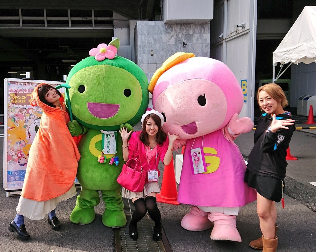 karutatatann's tweet image. キャピタル感謝祭にFunTV女子メンバーでお邪魔しました(*´꒳`*)✨

らくがきOK🙆‍♀️なタクシーに
女子3人のらくがきあるので是非見てくださいな😍

#FunTV #昇物語 #3nd
#八王子 #左入町
#研修生 #かるた