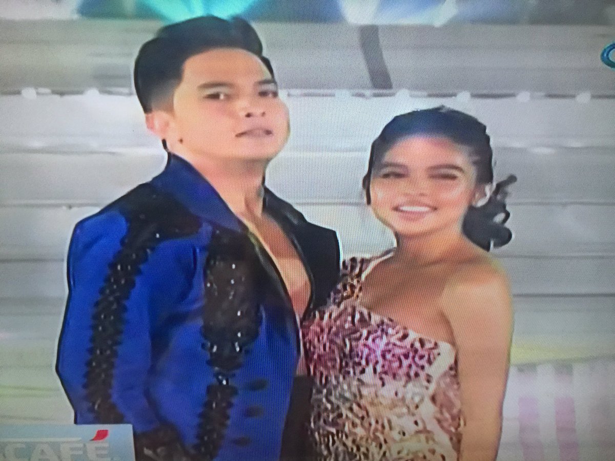 officialaldub16's tweet photo. WAAAAAHHHHHH MAH BABIES😭😭😭😭😍😍😍😍❤️❤️❤️❤️

Grabe sobrang happy namin @mainedcm @aldenrichards02!💚

#ALDUBSimplyHappier https://t.co/ChFwjP3qmF