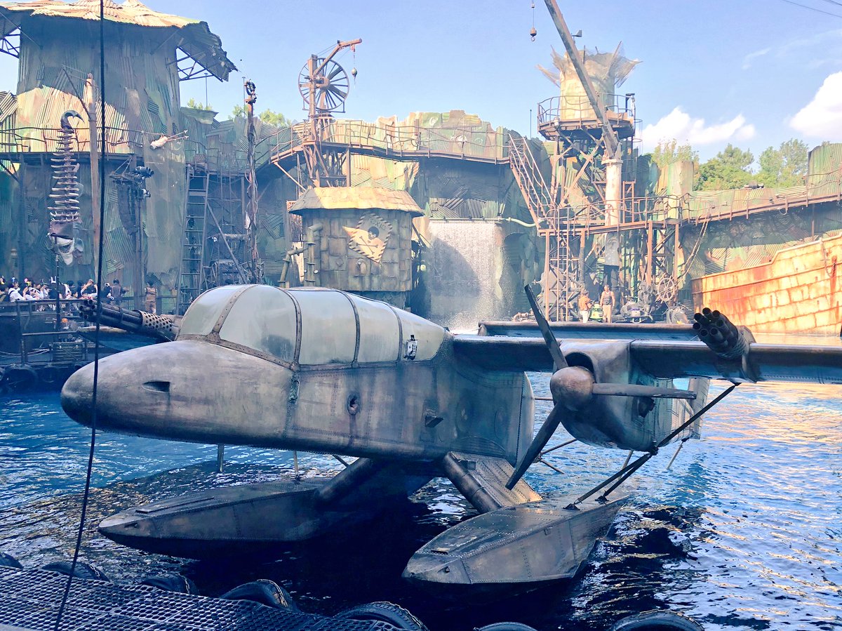 ウォーターワールド 12:15分回、 水上飛行機が復活！ ちなみに今日 朝