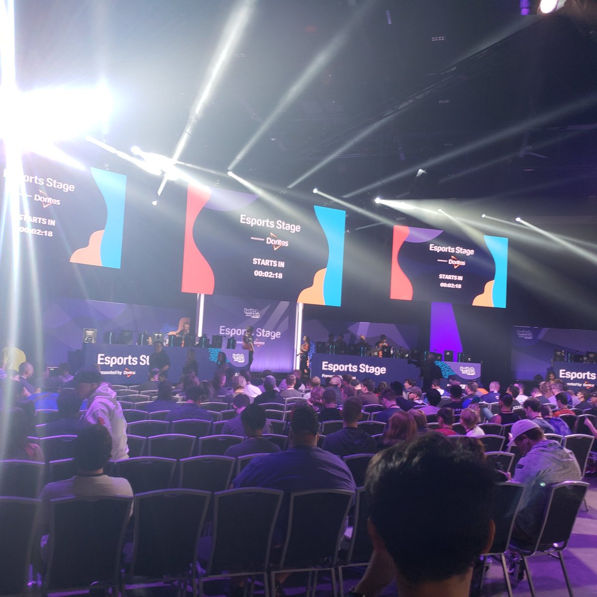 CmtyController's tweet photo. Day two of #Twitchcon2018 ! Not many photos yet but it's a good time! https://t.co/86rEK9z7bI