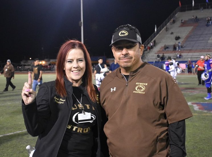 cynsationalcynd's tweet image. I am one Proud Panther Principal of this AMAZING Coach, Panther Coach Eric Pichardo!  Panthers 7-2.🏈🏈🏈 #ahspanthers #expecttowin #NC9OT @borderlandblitz @AHSPantherAth @Austin_EPISD @ELPASO_ISD @NC9