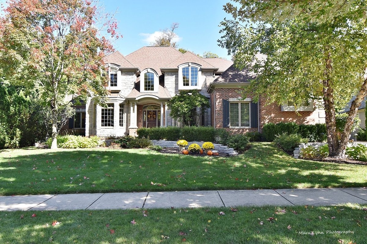 This beautiful, one owner home offers incredible attention to detail, spectacular amenities and elegant appointments throughout. Contact #debbiegurley at #miscellarealestate to schedule a tour. miscella.com/IDX/3021-Majes…