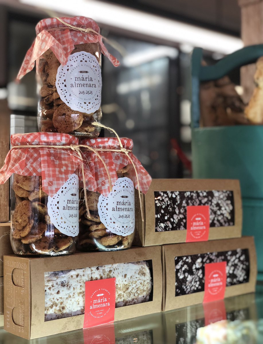 Por nuestro compromiso con la #sostenibilidad estamos cambiando nuestros  empaques. Ahora las galletitas chocochip más frescas en pomo de vidrio y  los kekes artesanales con harina integral y panela en cajitas. Cada, image size:918x1200
