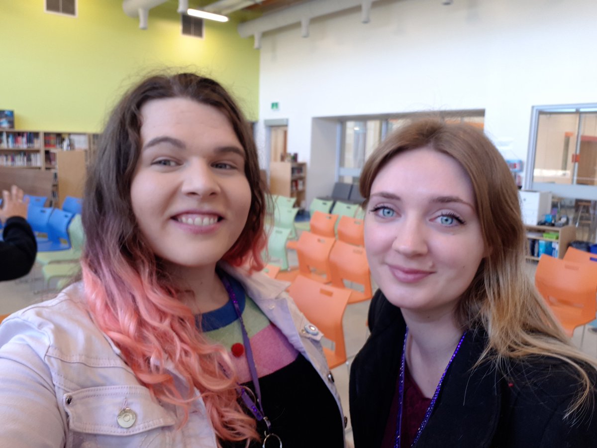 Visite d'une auteure... la bédéiste Sophie Labelle. Merci à la BPO, branche Beaverbrook pour avoir facilité cette visite. #patriotesbienveillance #cecce #opl_bpo