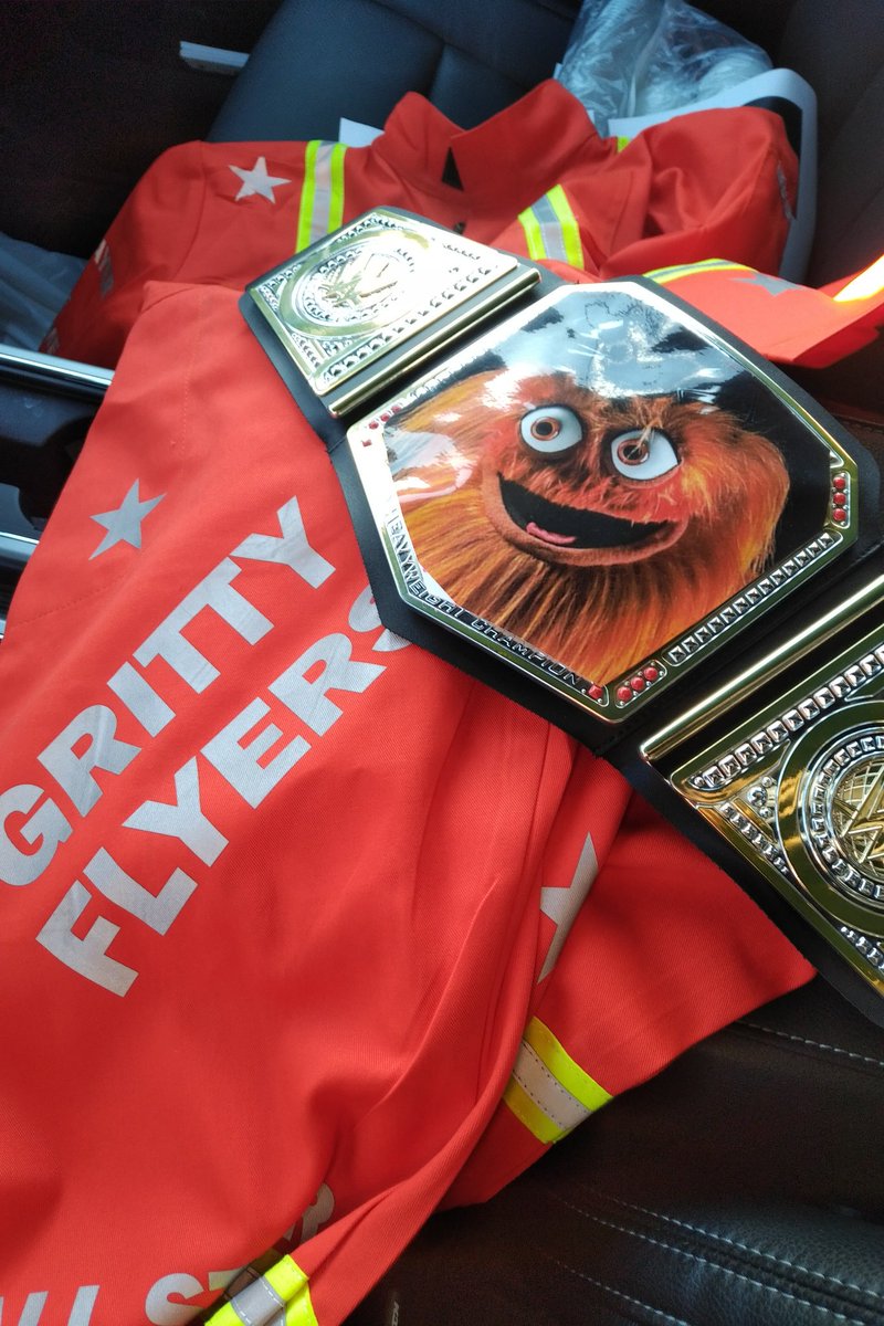 HUSE59's tweet photo. Big thanks to the @thecoverallshop & @jabber94 for the awesome Coveralls. Kids were pumped tonight for their best teammate awards! @GrittyNHL @NHLFlyers #GrittyFlyers #GettingGrittyWithIt https://t.co/ubd1eTTohW