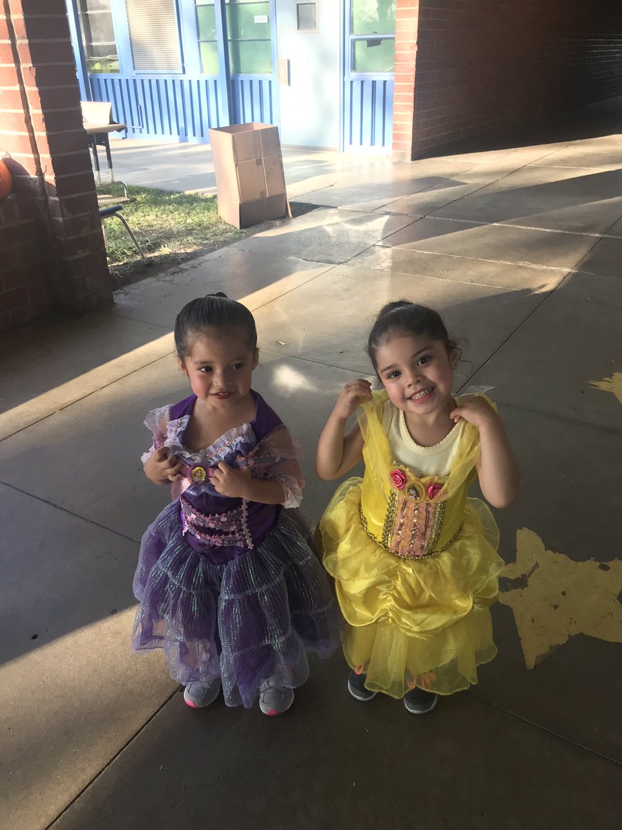 KelloggPUSD's tweet photo. Harvest Festival Fun! #OurKelloggFamily #CommunityAndTogetherness #AllForTheKids #FunTimes @PomonaUnified https://t.co/yLZsO6TmTl