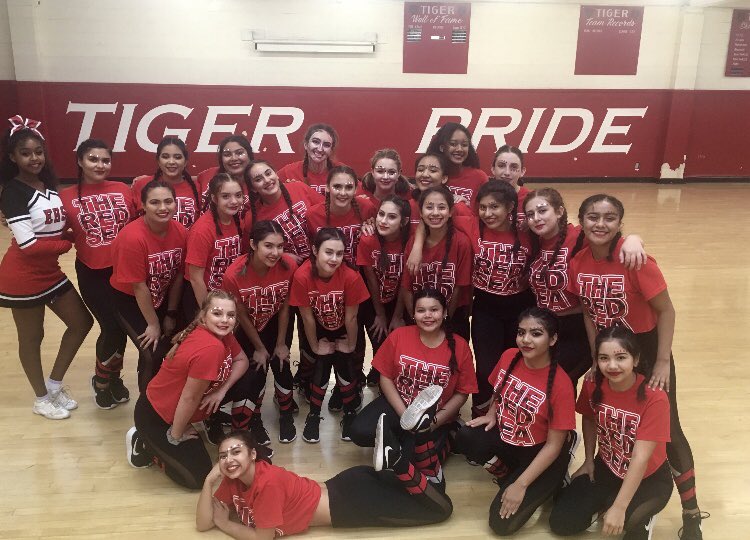 ehsdance18's tweet photo. Tear up the Titans Pep Rally 🐯 https://t.co/SjfkjwvVRk