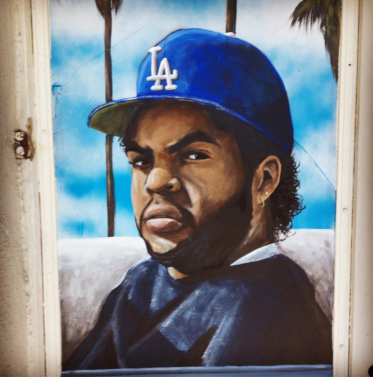 ElChicano1976's tweet photo. This is an #instense #game3 @dodgers @icecube @mlb #losangeles #cityofangels #worldseries #dodgers #boston #redso #streetart #graffitiart #urbanart https://t.co/9Qnxygfdpq