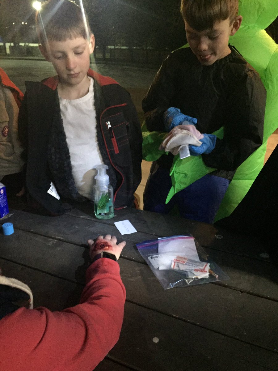 TuscanyCubs's tweet photo. Cubs doing Halloween OAS stations. Planned by youth. Done by youth. Reviewed by youth.   Emergency First Aid. Leave No Trace. Animal Tracks and Sea Creatures (in landlocked Alberta)
#ScoutsDoStuff #scoutscanada https://t.co/QYWrYqSZlP