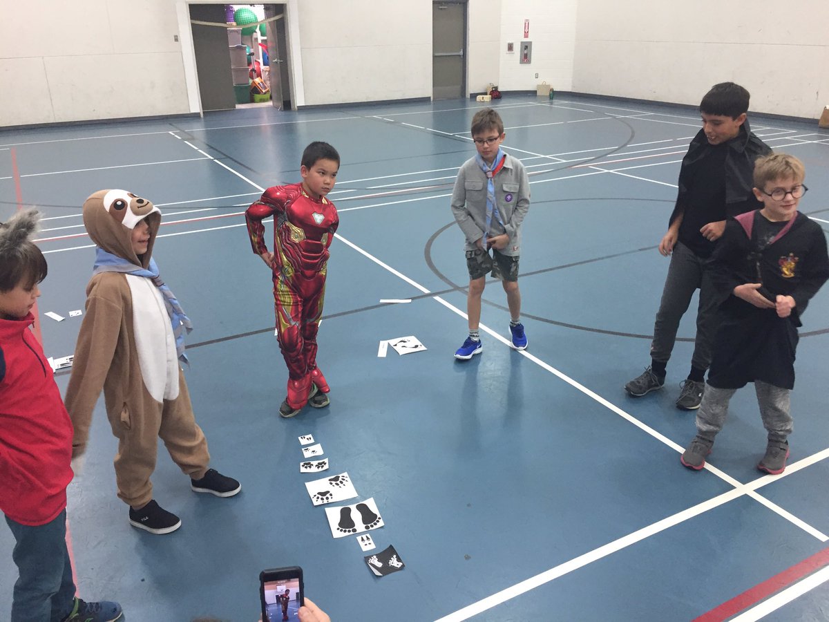 TuscanyCubs's tweet photo. Cubs doing Halloween OAS stations. Planned by youth. Done by youth. Reviewed by youth.   Emergency First Aid. Leave No Trace. Animal Tracks and Sea Creatures (in landlocked Alberta)
#ScoutsDoStuff #scoutscanada https://t.co/QYWrYqSZlP
