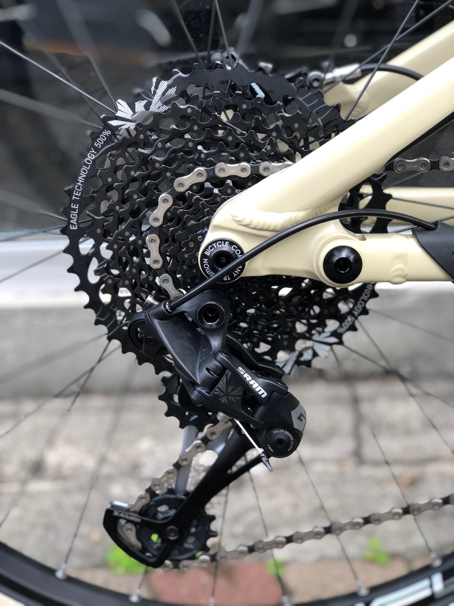 IDEstore's tweet photo. たまにはこんなバイクも販売するんですよっ！
#transitionbikes #scout #idestore #最新モデル #トランジションバイクス #スカウト #高円寺 #自転車屋 https://t.co/mmAjMW8vSQ