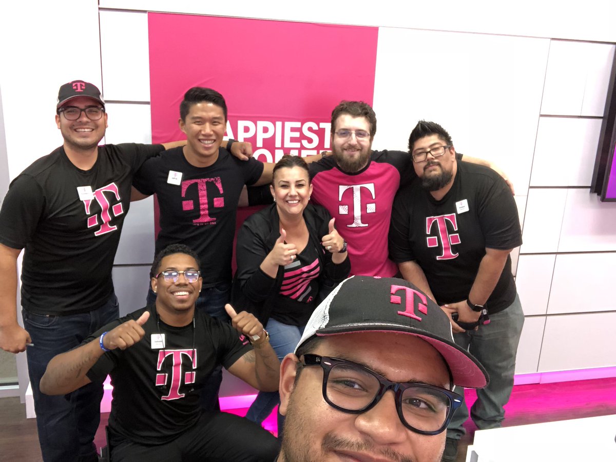 MagentaMullaney's tweet photo. A HUGE Thank You to the @TMW_Team Leadership Team @JeffYeTMW and Edith Romo for an awesome day of iPhone XR Launch Day partnership visits up in the high desert of the Mighty IE! #TMWLoves #SWIsBest #CustomerObsessed @rwashley1 @smccloskey30 @rlobatojr @SamSindha @ericqkim https://t.co/cF8NW1WHi2