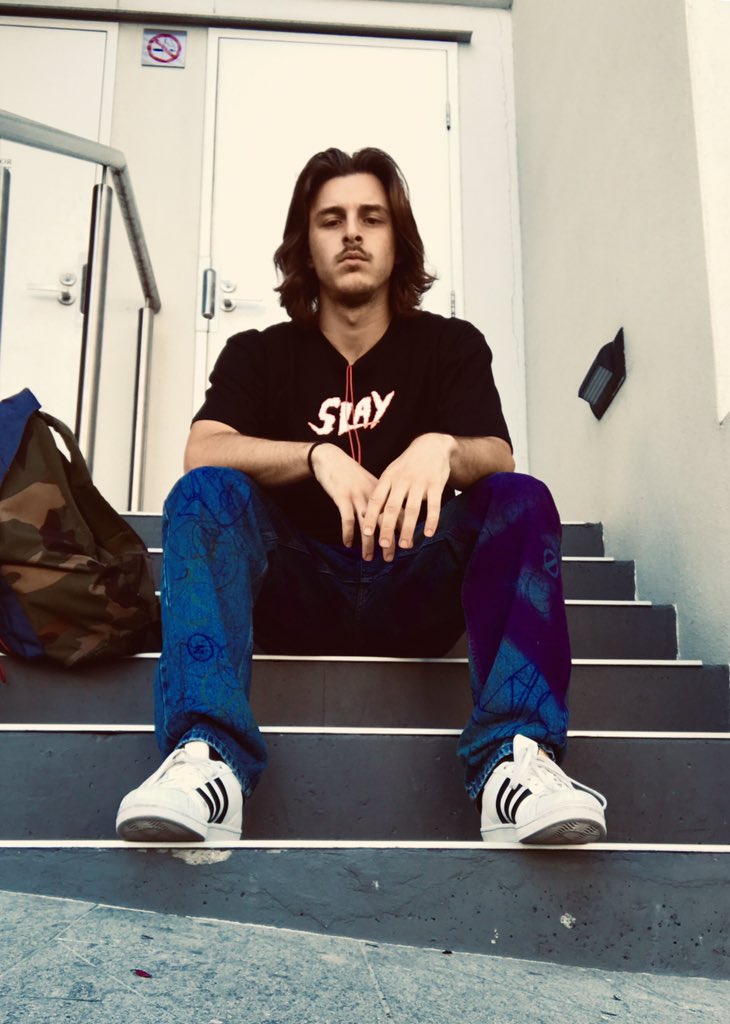 rileybourne18's tweet photo. 90’s kid https://t.co/YDM45Y0fas