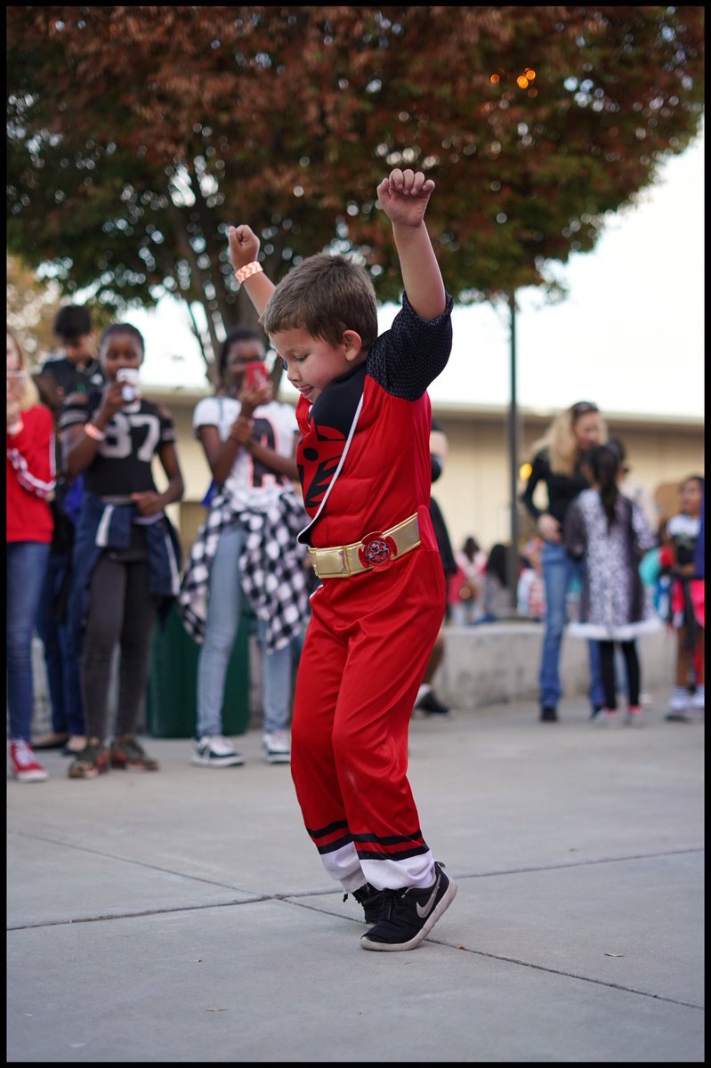 thesnapjackson's tweet photo. Billie Jean came on at Milo’s harvest fest tonight. This dude is a living legend...
#michaeljackson #milosebastian
Sony A7III|Sony 50mm 1.8 https://t.co/RS9OEYIzlm