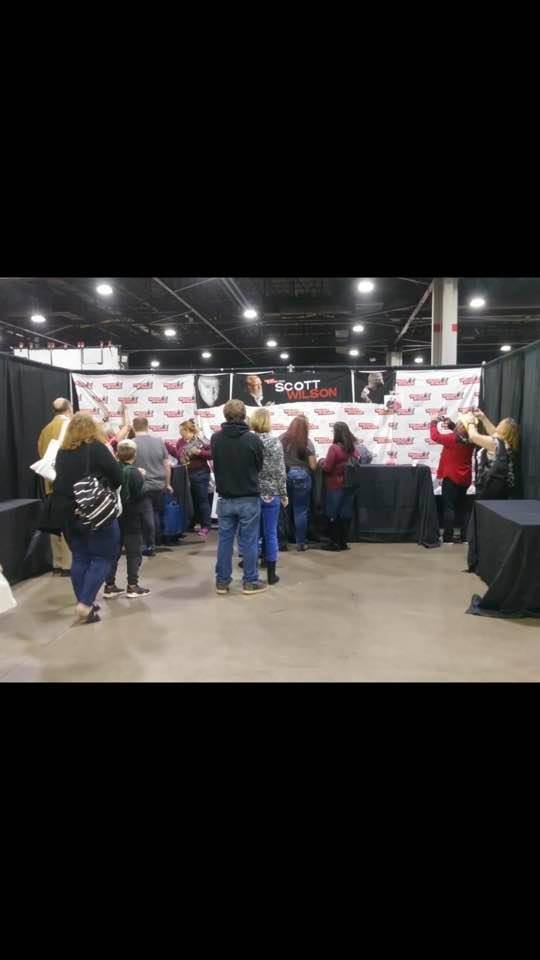 #Horror fans are some of the best around.  Look no further than the lovely act remembering #ScottWilson at the #WalkerStalker convention this weekend where the late screen legends table was made into a memorial for fans to sign the walls in his memory.