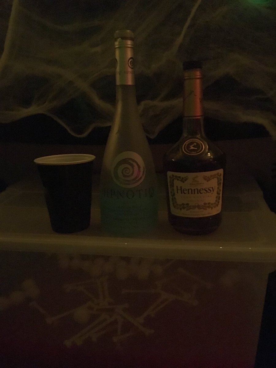 Predominant_Foe's tweet photo. Shout out to the 97.3 the mix squad from back in the eSports days https://t.co/Hnw4qiK4zE