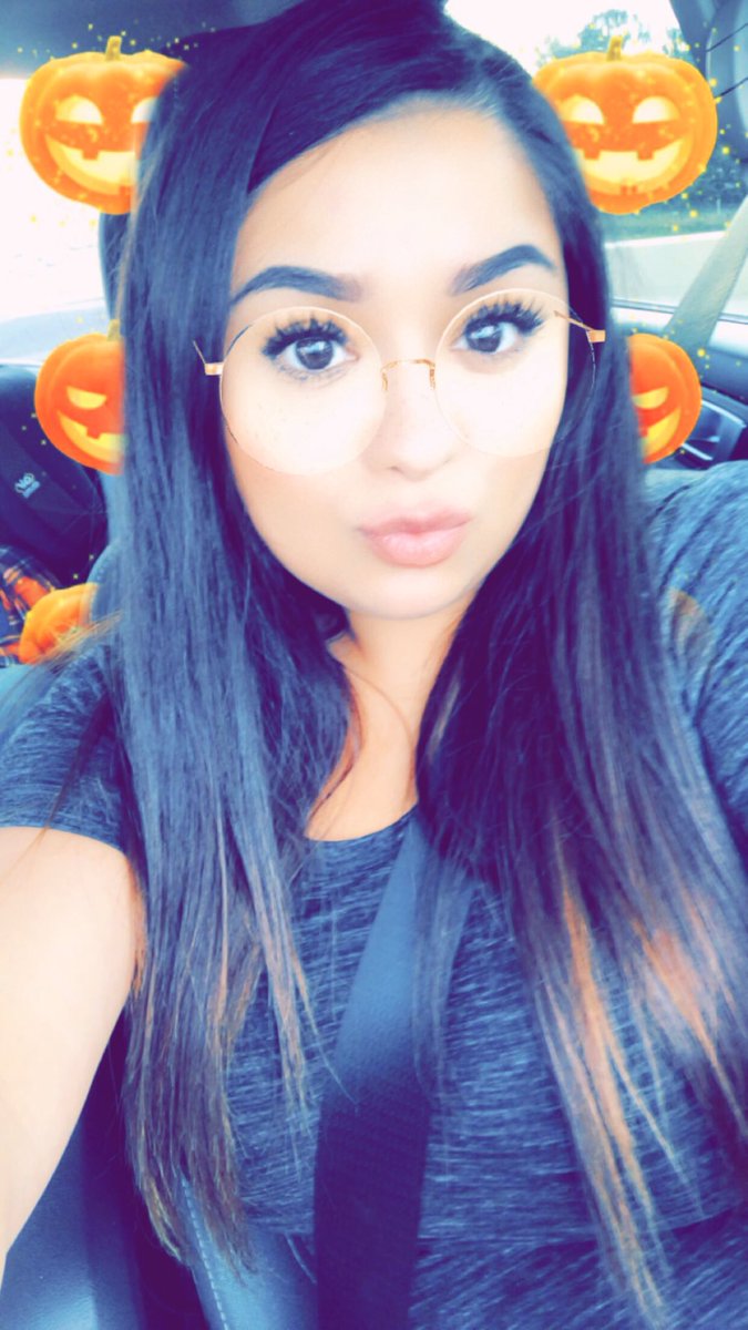 Sparkkle0711's tweet photo. Spooky Szn 🎃 https://t.co/2jEtITBiAL