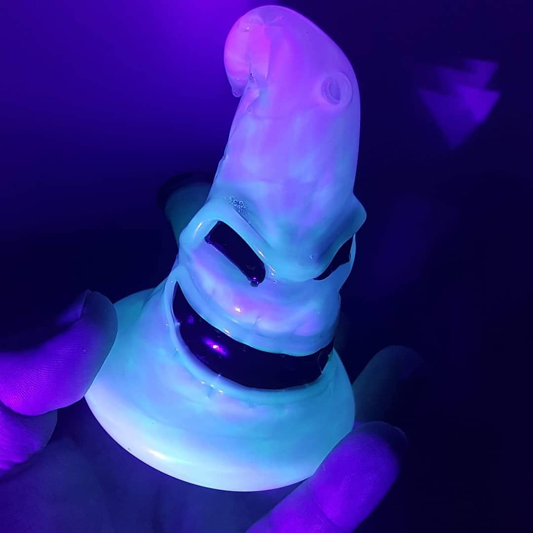 tesla_glass's tweet photo. Black light photo of the oogie boogie collab with @GrimeGlass
#teslaglass #oogieboogie #glassart #dabs #coloradoglass #yogapants #oil #nightmarebeforechristmas #levelup #weshouldsmoke #glasslife #710 #grime #badassglass #dab #weedstagram420 #headyglass #houstonglassscene https://t.co/eKZmWqBpMO