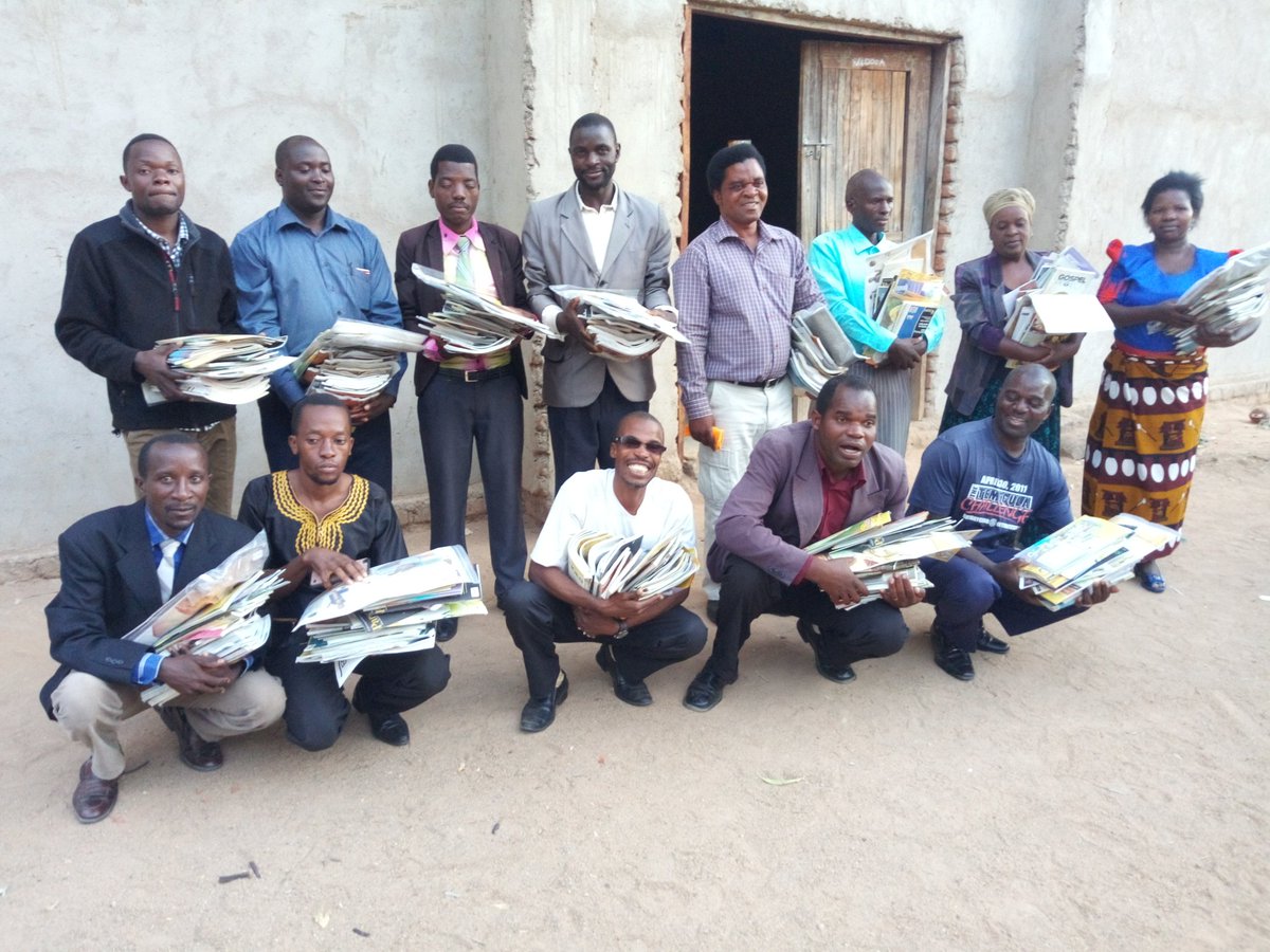 TrainBasic's tweet image. Giving books to pastors In Malawi