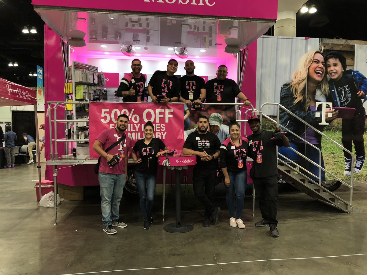 Day 1 of an amazing partnership @comicconla with West LA & Downtown LA! Tomorrow East LA squad will be joining us!! Whoooo!! #13NightsOfFrights #CommunityEngagement #ComicCon18 #TMobile #WeSupportVeterans @TMobileTruckLA @LupeTmobile thanks for joining us as well.