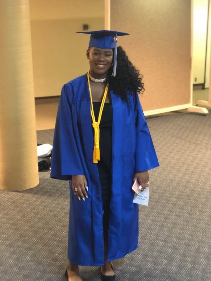 MillyMc21's tweet photo. I did it #2k18Graduate 4.0 #HighHonors https://t.co/DwTRdCHAx7