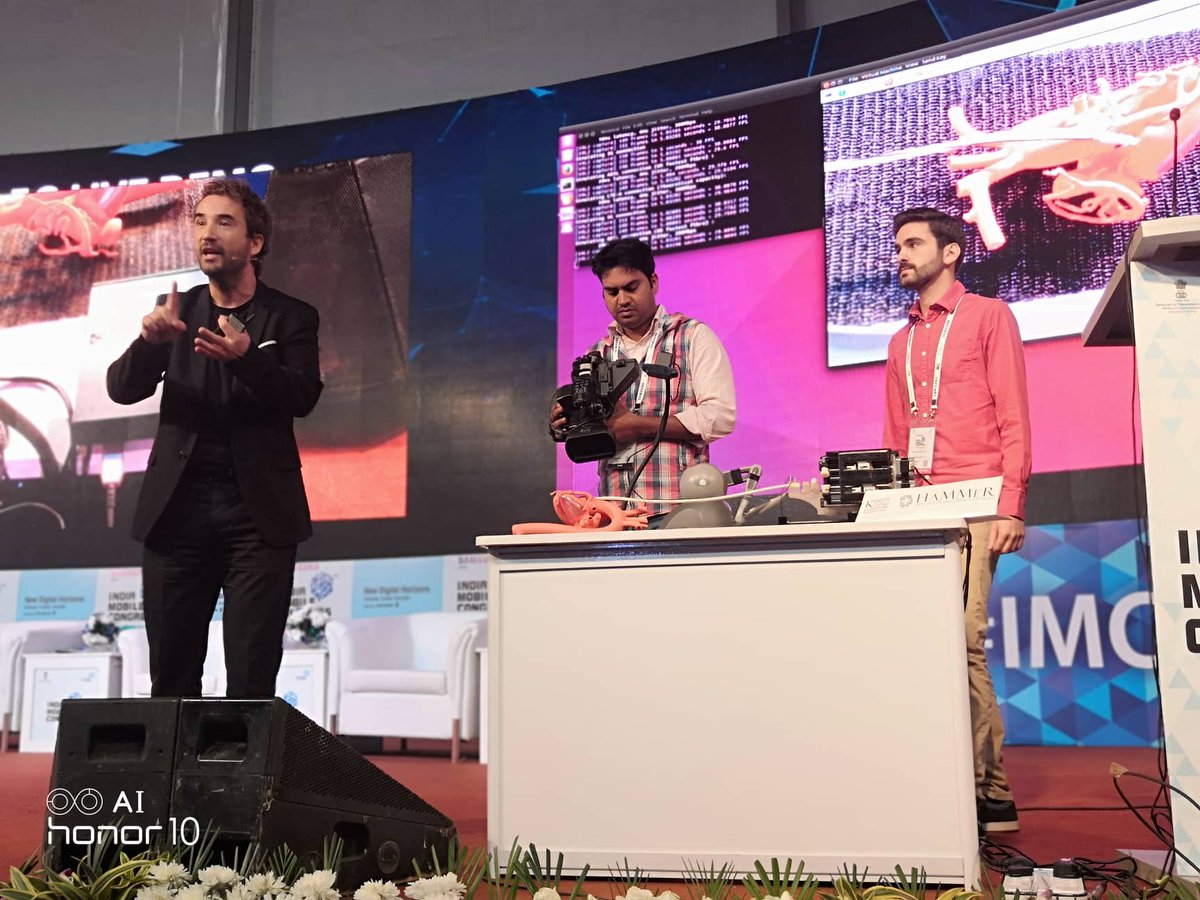 exploreIMC's tweet photo. Live #5G Demo by Dr. Mischa Dohler, @KingsCollegeLon #IMC2018 India Mobile Congress #ShotOnHonor https://t.co/lmh08pkY99