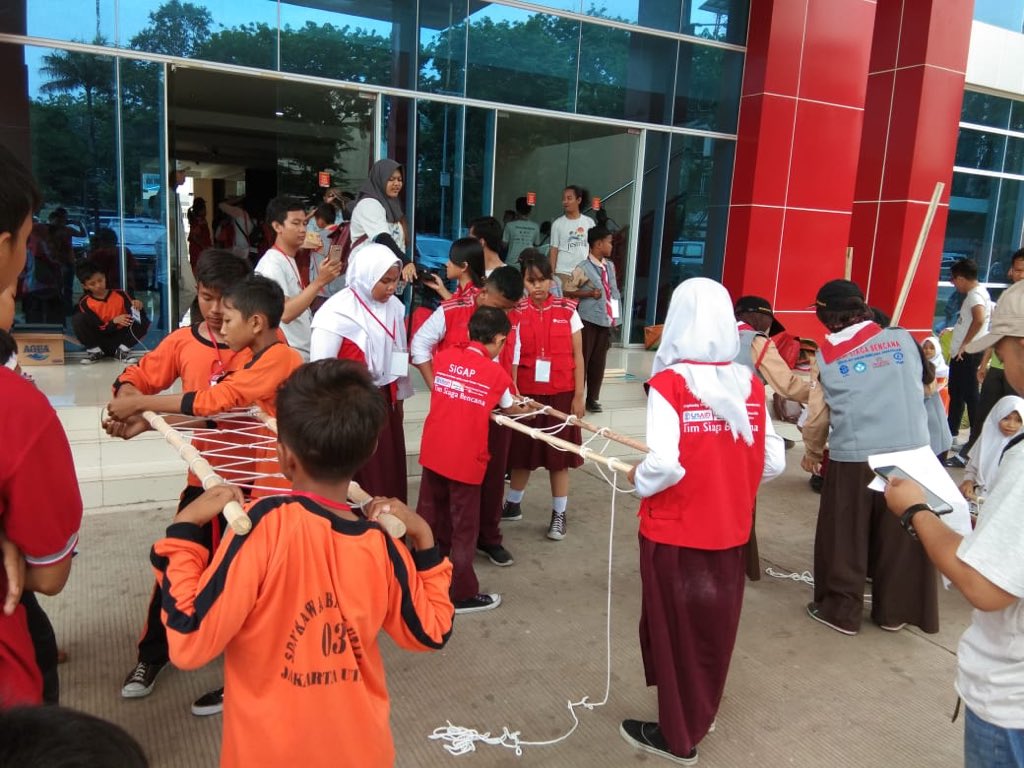 BPBDJakarta's tweet photo. #KegiatanBPBDJKT Festival Pemuda Tangguh Bencana dalam rangkaian peringatan bulan PRB 2018 #PRB2018 @BNPB_Indonesia #OperasiSiagaIbukota https://t.co/bR7JVUqanf