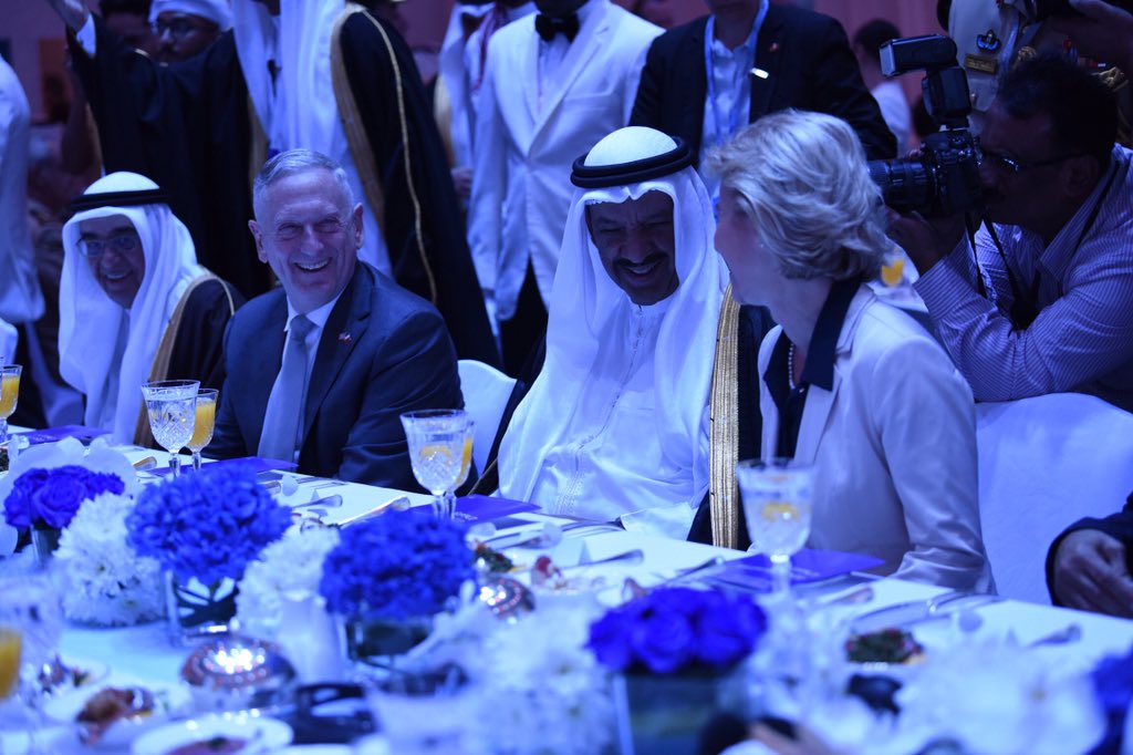 ChiefPentSpox45's tweet photo. A great exchange of ideas happened last night in #Bahrain at the #ManamaDialogue opening dinner! #IISSMD18 #SecDefTravels https://t.co/MUWCr9PByF