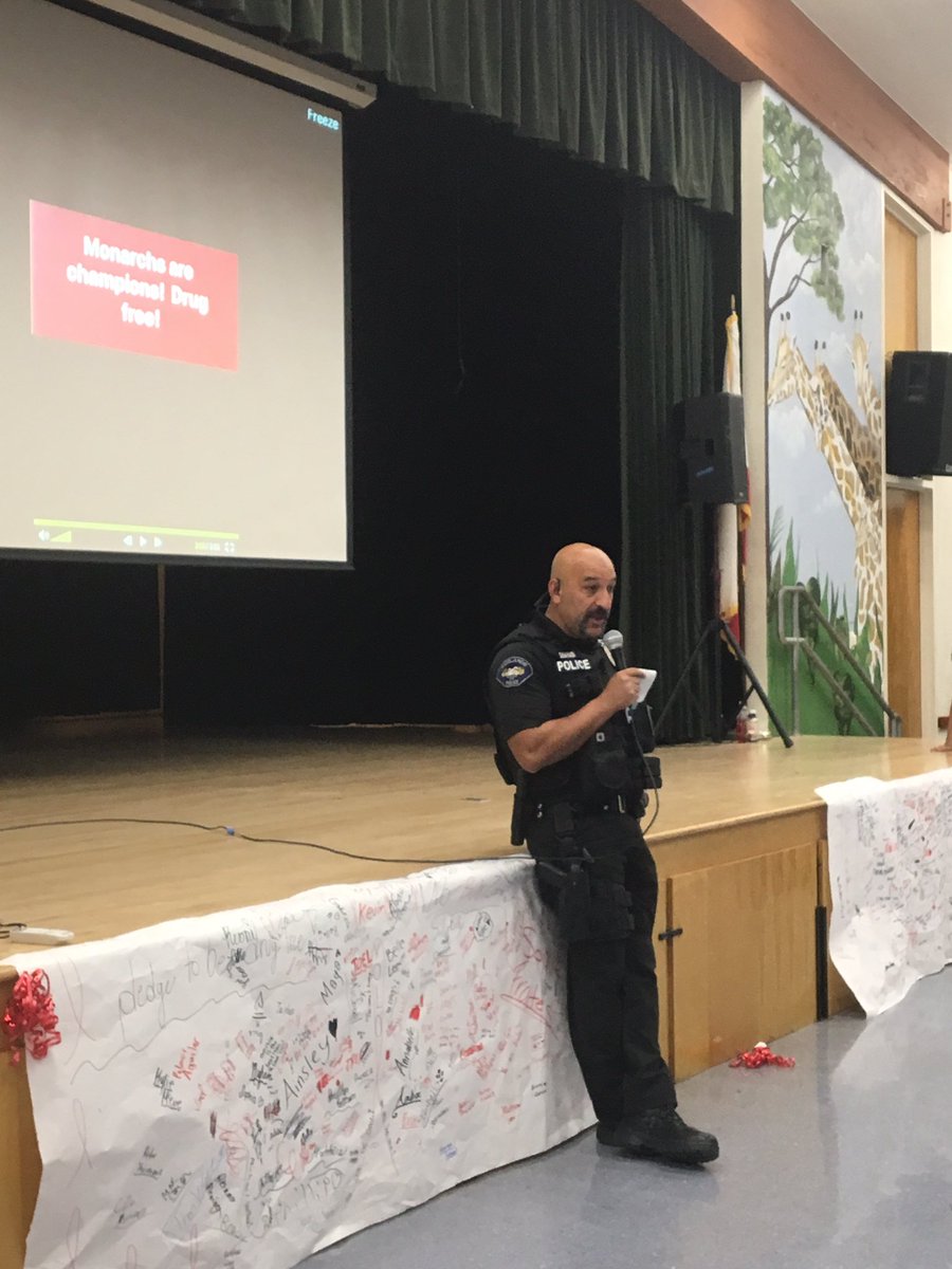 asb_moore's tweet photo. Great Red Ribbon Rally!  Go Monarchs!@MonarchsMoore @RedlandsUSD https://t.co/ZM4y23qka4