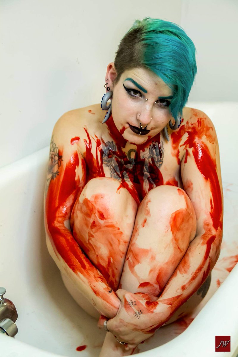 MacabreModel's tweet photo. Let. Get. #spoopy 

#spooky #blood #fetish #nerd #halloween #nude #naked #cutie #hotgirl #tattoo #inked #model #bathroom #piercings #makeup https://t.co/l1NLYWEZeD