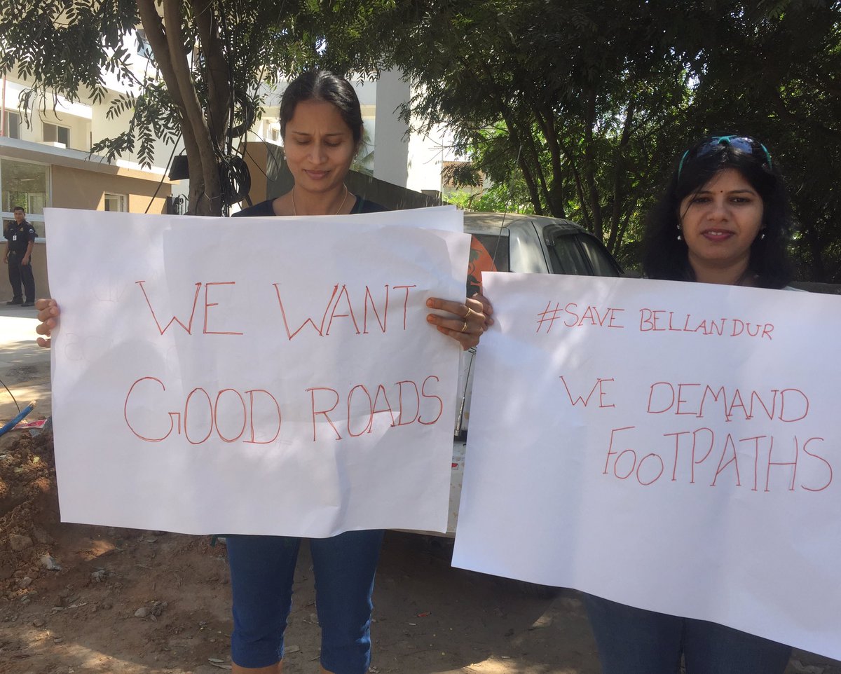 sharikanair_k's tweet photo. Bellandur residents come out on the roads in silent protest.. participate in human chain demanding better roads and infrastructure @BBMP_MAYOR @BangaloreMirror https://t.co/ORpk1PGeOH