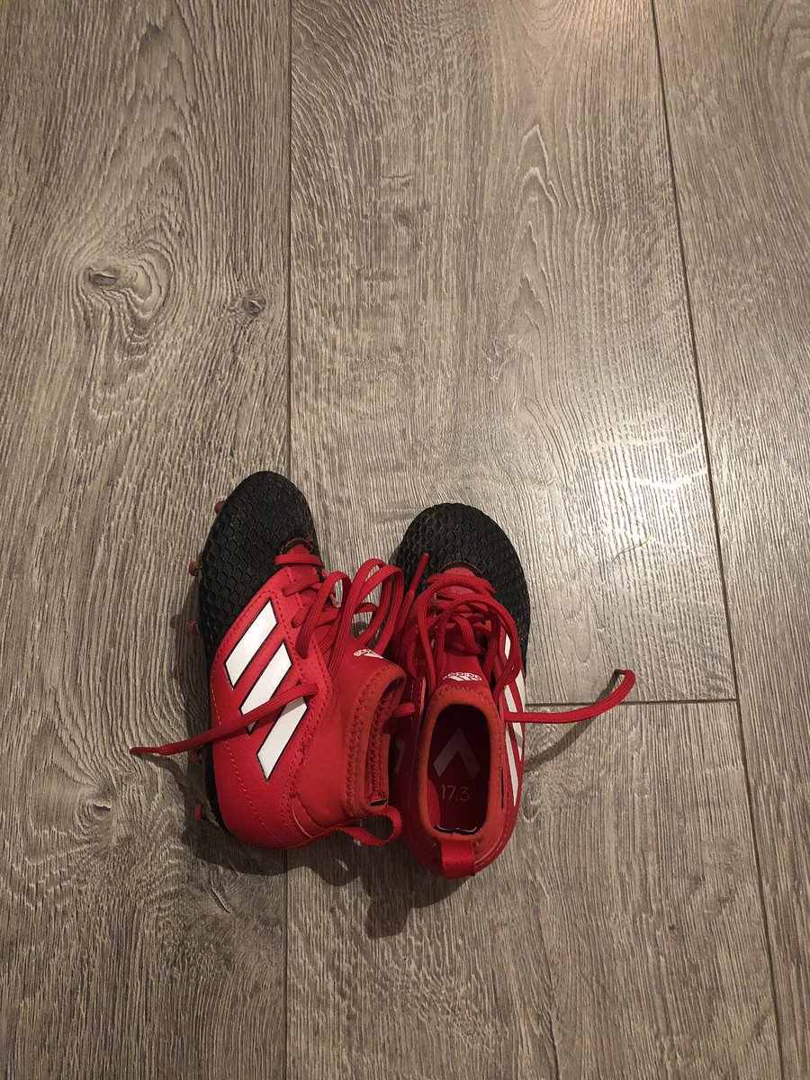 DamoGrimes's tweet photo. “Mascot/match ready today @thomondstadium #MUNvGLA , my little man is going to get some shock when he finds out he is mascot today , thanks so much @MRSC16 @Munsterrugby , think daddy might be a bit excited also 😉 #isitkickoffyet , #membersbenefits #SUAF https://t.co/lEbcQ9WfRz