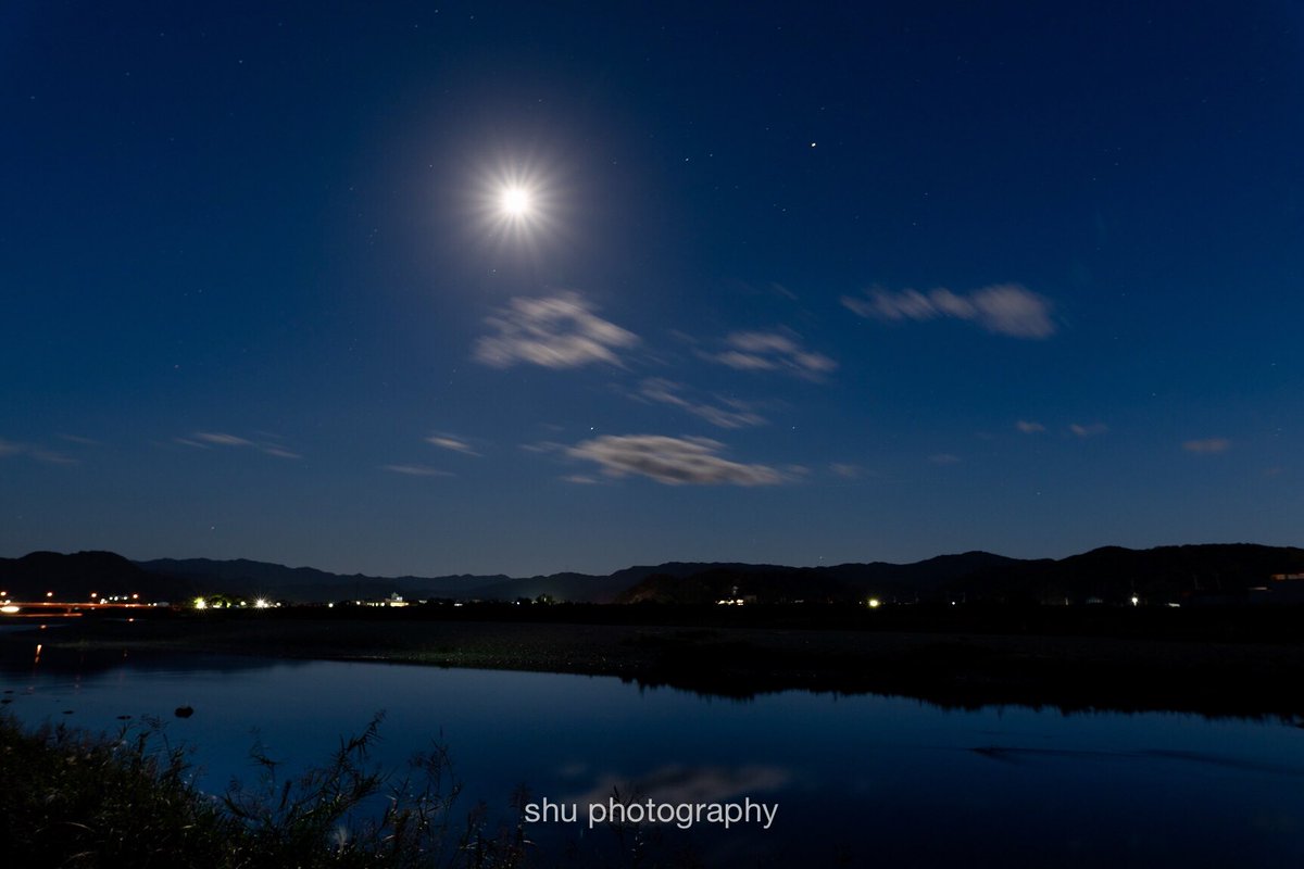 OsakaJapan2018's tweet photo. 🌖月夜の川面にしばし見惚れて🍁🌾🌿
Location | Wakayama JP N
#moonlight #longexporsure #landscapephotography  #sonya7riii #sigma20mmart https://t.co/tynELJSx5Z