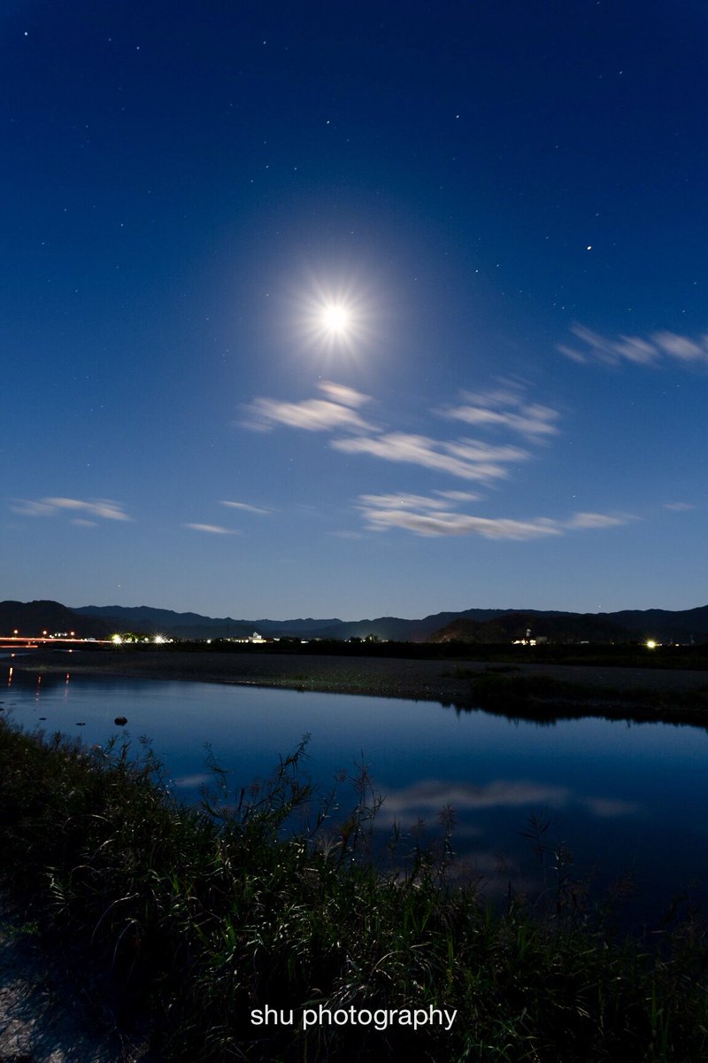 OsakaJapan2018's tweet photo. 🌖月夜の川面にしばし見惚れて🍁🌾🌿
Location | Wakayama JP N
#moonlight #longexporsure #landscapephotography  #sonya7riii #sigma20mmart https://t.co/tynELJSx5Z