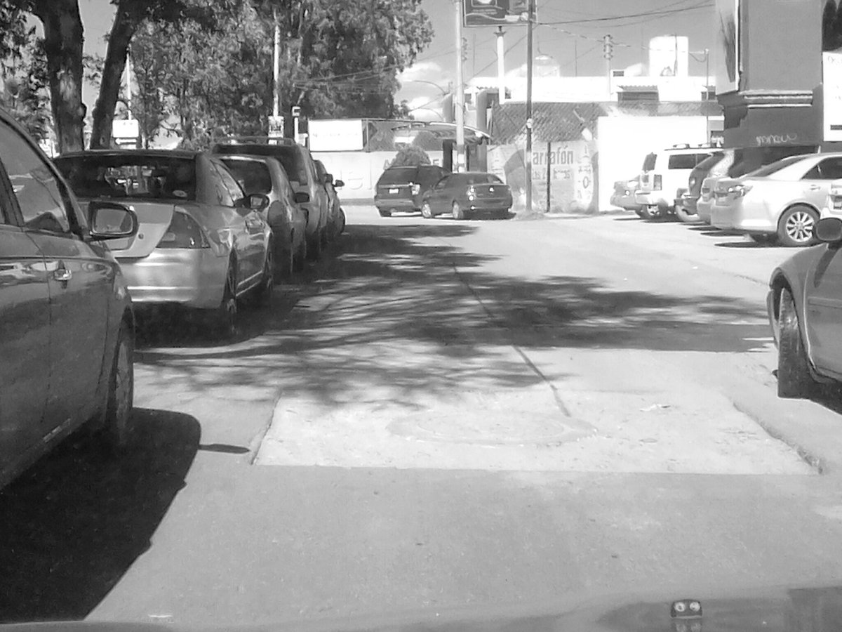 ErikaFl74's tweet photo. @OPDurango apoyo con megabache en el exterior de centro de pago de gobierno del estado por blvd domingo arrieta https://t.co/Snm6YR1yPH