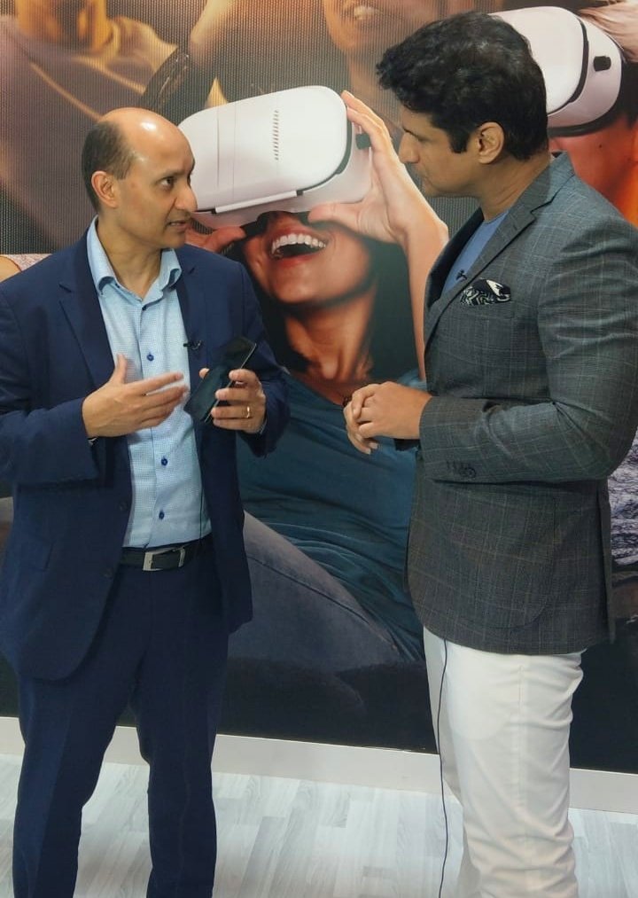qualcomm_in's tweet photo. .@durga_malladi caught up with @RajivMakhni at #IMC2018 talking about the @Qualcomm #5G enabled Reference Design form factor smartphone. Look out for the video soon by @NDTV @Gadgets360 #QAtIMC2018 https://t.co/3Pn4RqVbh9