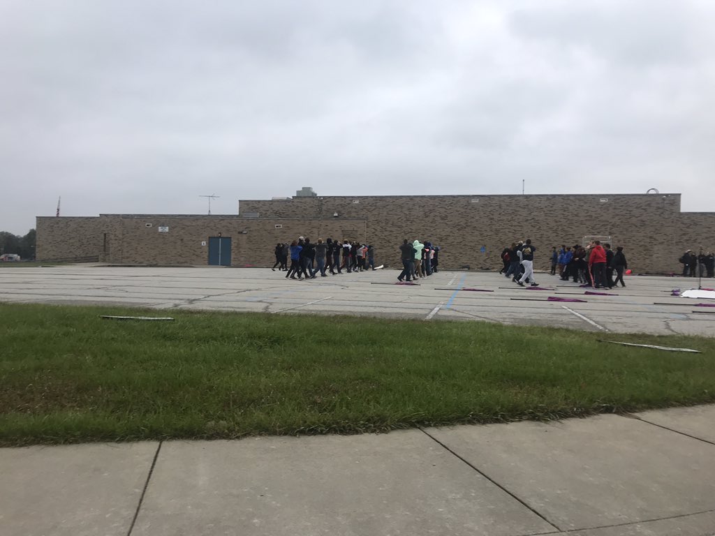 SCDragonsBBall's tweet image. Props to the SIlver Creek Marching Band for 8 am practice this morning before semistate! Great players and programs are willing to do the things others won’t! Good  luck today !