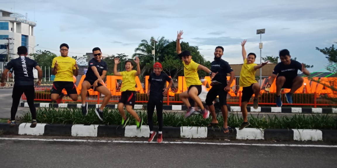 SATURDAY AFTERNOON RUN

Our New Running Jersey!!!
Jersey baru, semangat baru!!!
Tengkyu @trijeesportswear 

#LARIBAH #marilari #tarakanrunners #indorunnerstrk #indorunners #proudindorunners #werunindonesia #kaltara #tarakan #bandarajuwata #larisore #lawanarah #runforhealth