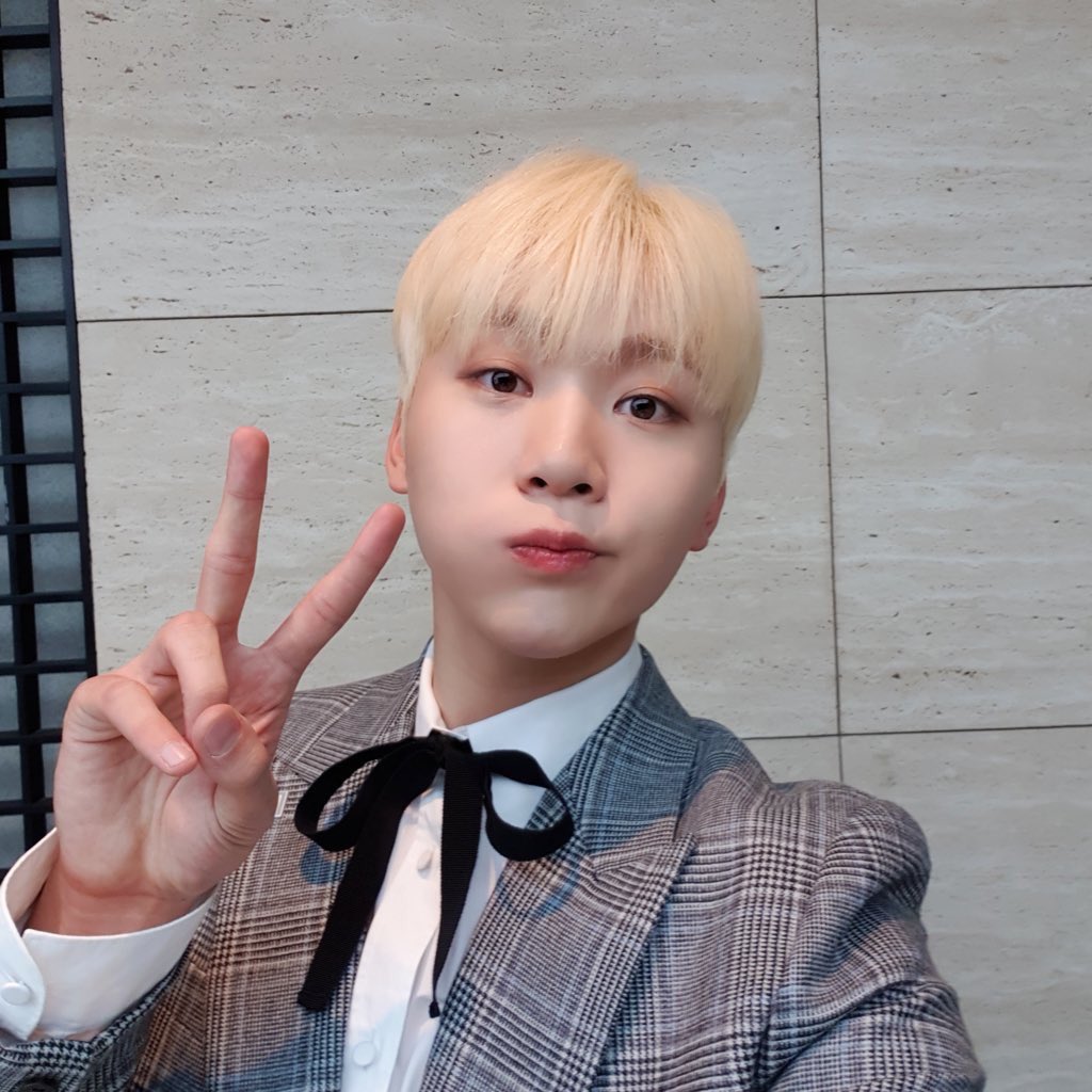 fb19980116's tweet photo. 수고했어요 우리 부부 🙆🏻‍♀️💕 

#부승관 #スングァン #夫胜宽 #SEUNGKWAN #SEVENTEEN #세븐틴 https://t.co/Q6LMlTjzS1