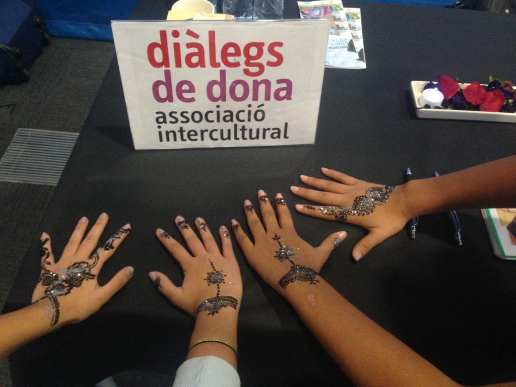 DialegsDeDona (@dialegsdedona) on Twitter photo Som a Sant Cugat participant en la festa del <a href="/HPCharityDay/">HP Barcelona</a> Tot i la pluja molta animació! Gràcies per ajudar-nos a visibilitzar una entitat de dones immigrades del Raval. Som a Sant Cugat participant en la festa del <a href="/HPCharityDay/">HP Barcelona</a> Tot i la pluja molta animació! Gràcies per ajudar-nos a visibilitzar una entitat de dones immigrades del Raval.