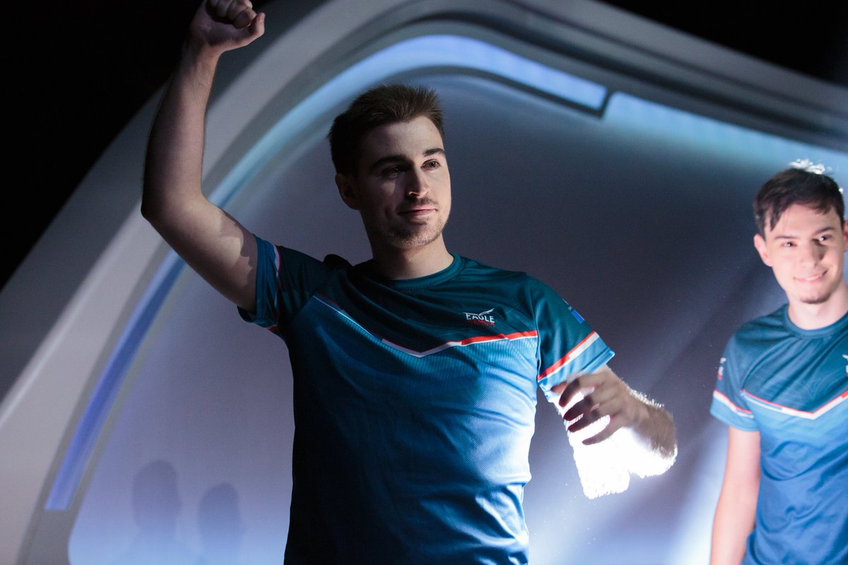 🎁 #Giveaway
J'ai décidé finalement de vous faire gagner 2 de mes maillots <a href="/EagleGaming_TV/">Eagle Gaming</a> 
RT + FOLLOW pour remporter un Maillot qui a transpiré avec vous lors d'une finale à Paris 🏆 ( Edition très très limitée )
PS : <a href="/zqroide/">Zaroide</a> Hésite pas à retenter ta chance