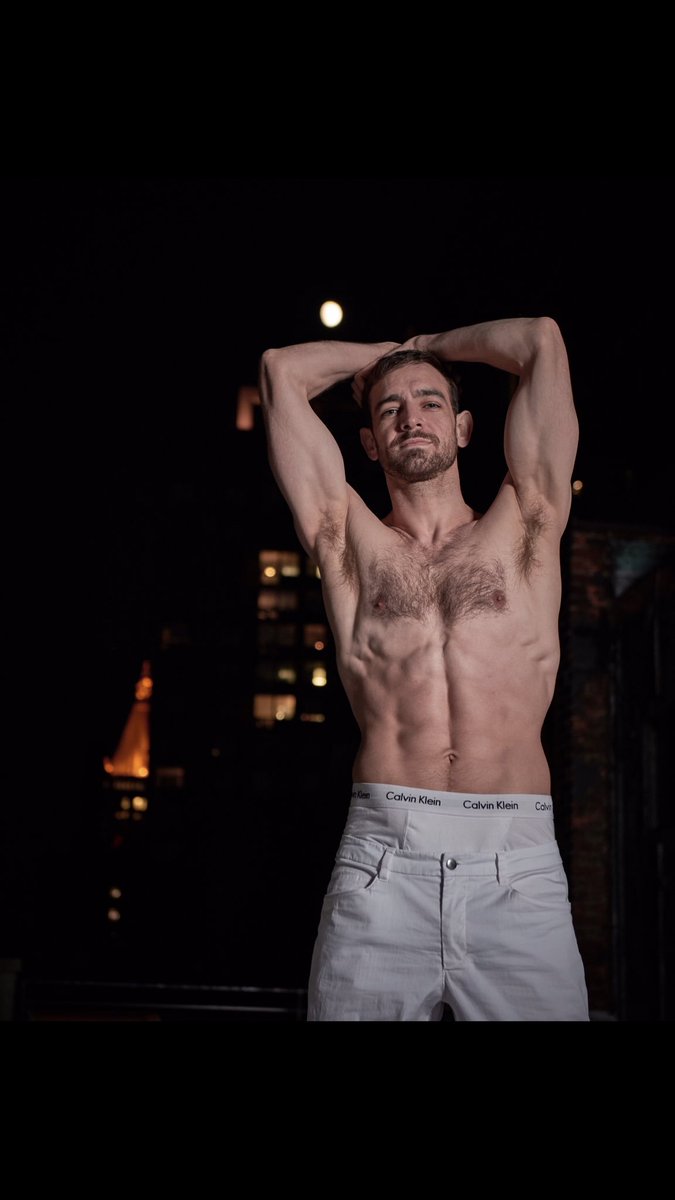 benjiboyyogaboy's tweet photo. #FlexFriday NYC Rooftop-style 📸 @montystilson #rooftopnyc #happyflexfriday #lululemon #sweatcollective #mycalvins #arms #abs #malephysique #men2018 #scienceofself #nycyogaboy #benjiboyyogaboy #班杰明 #べンジーボーイ https://t.co/K0d0J3cVRf
