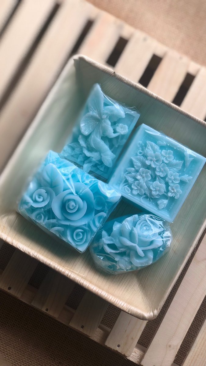 whitecinnamon's tweet photo. #soaphampers @whitecinnamon_official has range organic soaps and 100% natural soaps soaps above has goat milk , glycerine ,Peppermint essential oil and other . #handmade #homemade #luxury #soap #relaxing #blue #skyblue #seablue #milky #goatmilk #milksoap #glycerin #glycerinsoap https://t.co/gngh9S9k93