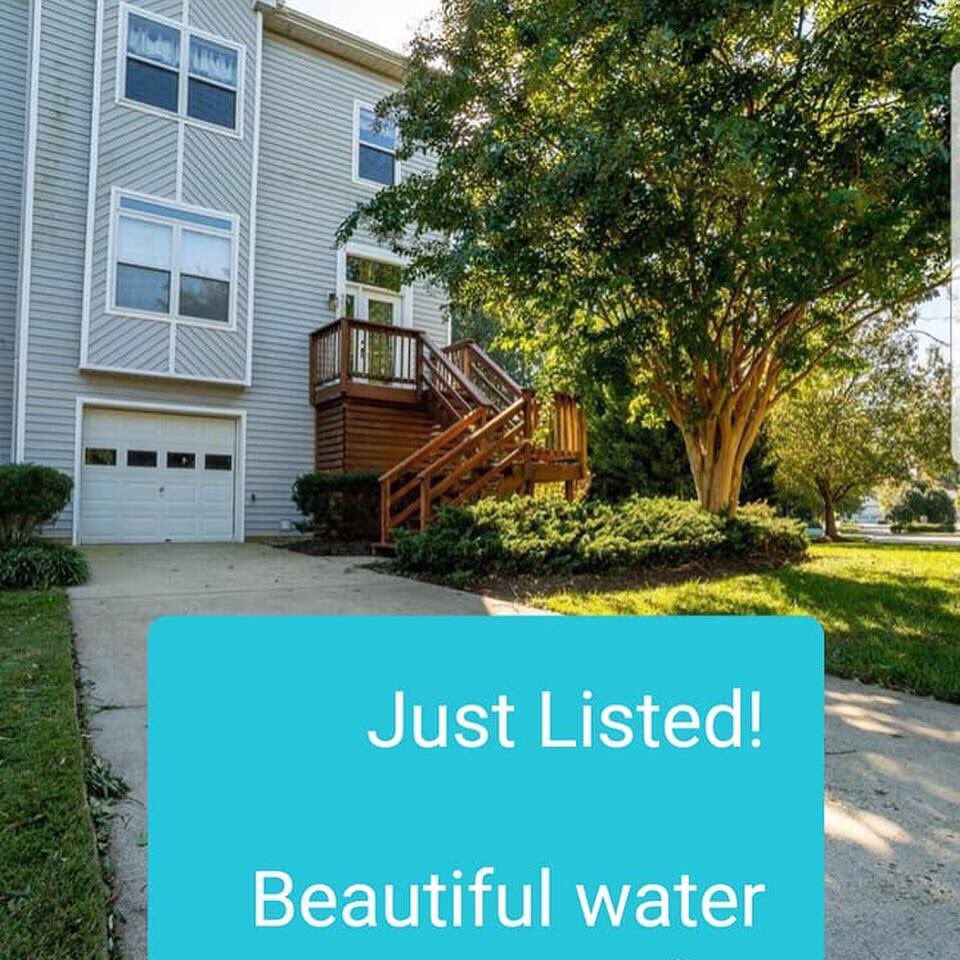 AmberCoxRealtor's tweet photo. Don’t let this one pass you by. Three level townhouse, minutes from Pax River, shopping, and restaurants. Walk to the water and relax on the beach. Message or call me today 240-441-7979 https://t.co/l098mT7TGr
