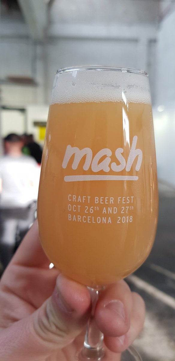 raimoncooper's tweet photo. @mashbeerfest so many good beers! #craftbeer #cervezaartesana #simplyhops @SimplyHops @barthhaas #beer #cervezaartesanal #brewing #Barcelona https://t.co/kWlBnn0jex