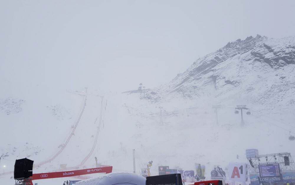 EspritGlisse's tweet photo. Le départ du #GeantDames a été abaissé pour cause de chutes de neige, mais la Coupe du Monde de #skialpin est bien lancée 🌨 #EspritGlisse
➡ https://t.co/GXdwogD0Rq https://t.co/6f6pVsLt92