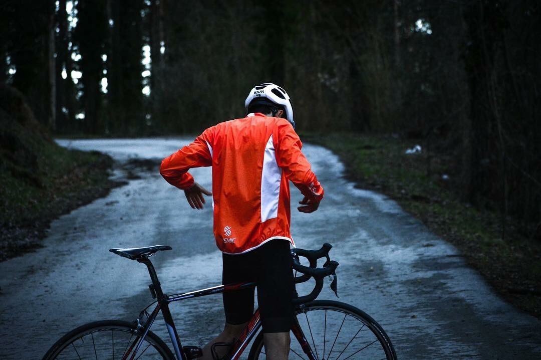 Rainny saturday in Olot. 🌧 Have a G🚴🏼‍♂️D weekend! #cycling #sismicwear #customapparel