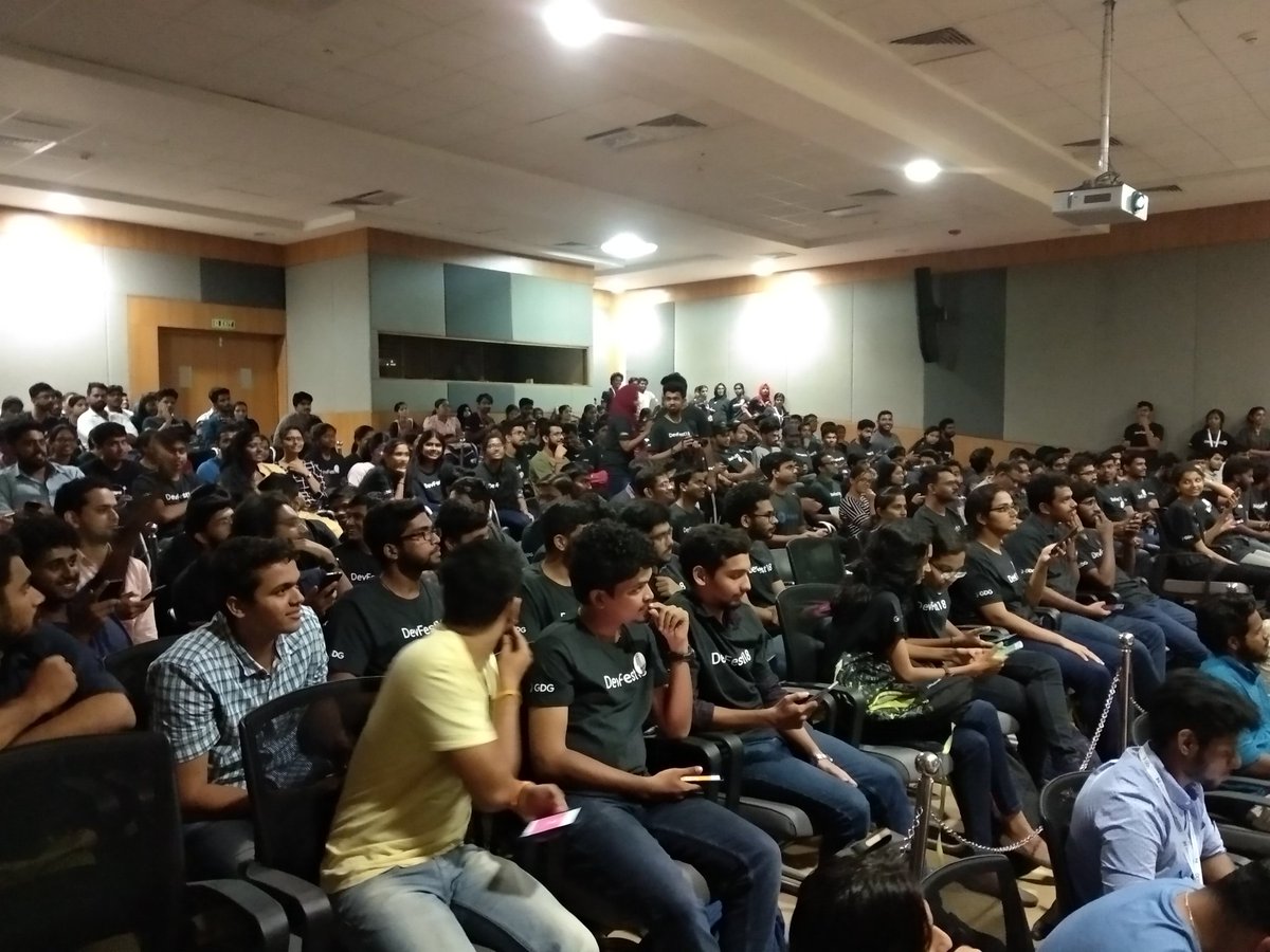 ady_anr_'s tweet photo. The audience playing a game of #kahoot. Hosted by @ShibinCo .
#GDGCochin #DevFest18 #DevFestCochin @GoogleDevsIN https://t.co/fHm9NSfGJN